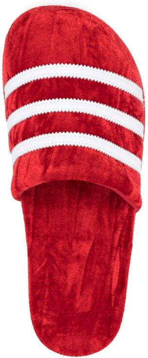 adidas Adimule fluwelen slippers Rood