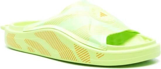 adidas by Stella McCartney Slippers met logoprint Groen