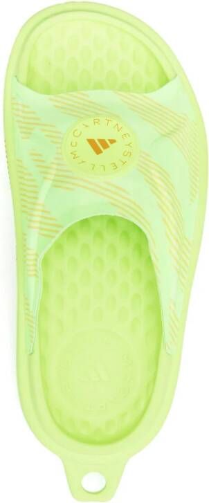 adidas by Stella McCartney Slippers met logoprint Groen