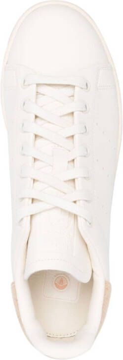 adidas Stan Smith Lux sneakers met geperforeerd logo Beige