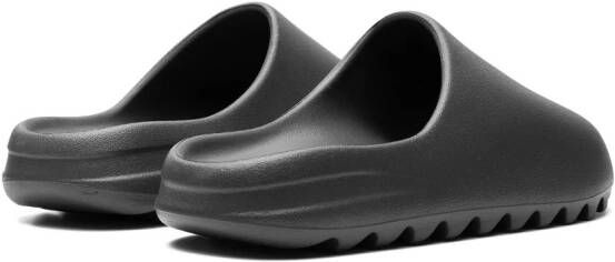adidas Yeezy "Dark Onyx" slippers Grijs