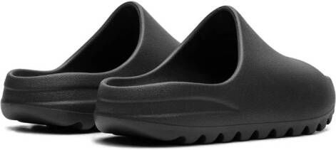 Adidas Yeezy Kids "Dark Onyx" slippers Grijs