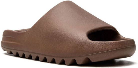 adidas Yeezy "Flax" slippers Bruin
