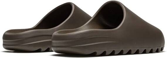 adidas Yeezy "Soot" slippers Bruin