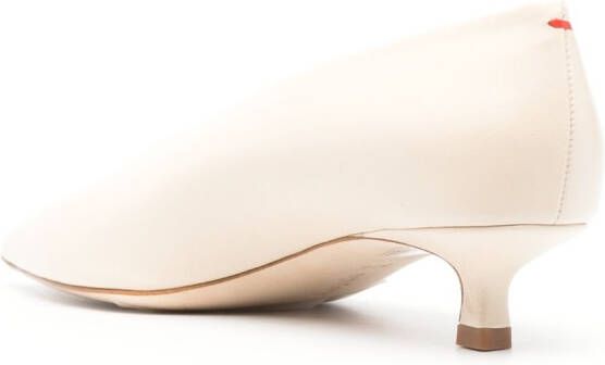 Aeyde Clara pumps met kitten hak Beige