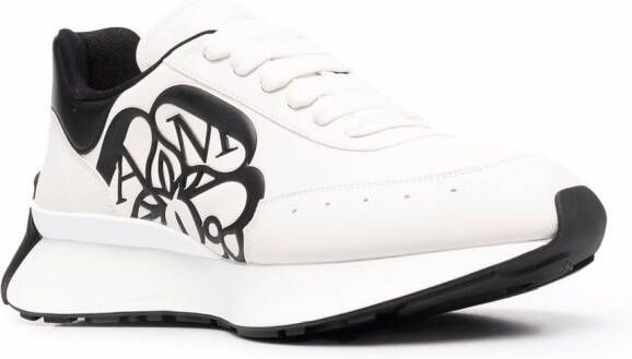 Alexander McQueen Sneakers met wapenschild Wit