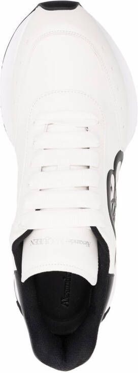 Alexander McQueen Sneakers met wapenschild Wit