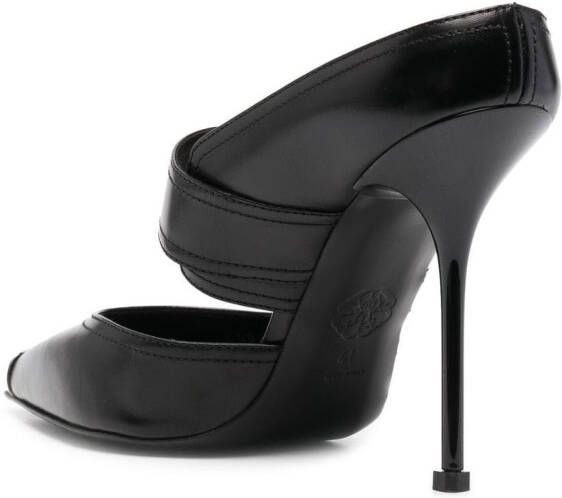 Alexander McQueen Pumps met metalen neus Zwart