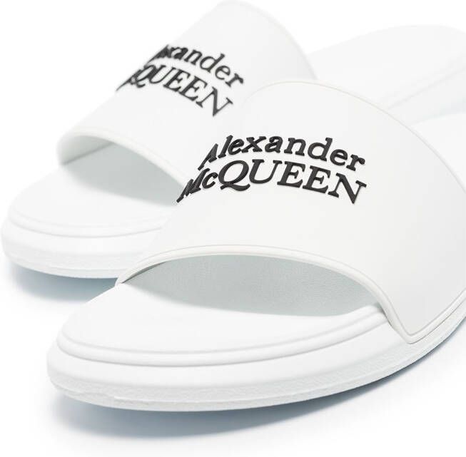 Alexander McQueen Slippers met logo-reliëf Wit
