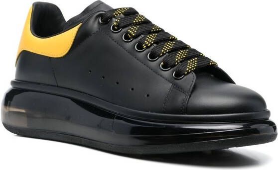 Alexander McQueen Sneakers met oversized zool Zwart