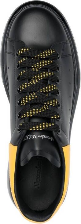 Alexander McQueen Sneakers met oversized zool Zwart