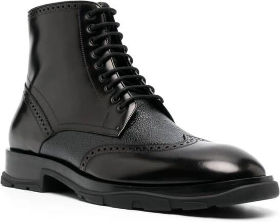 Alexander McQueen Veterlaarzen met textuur Zwart