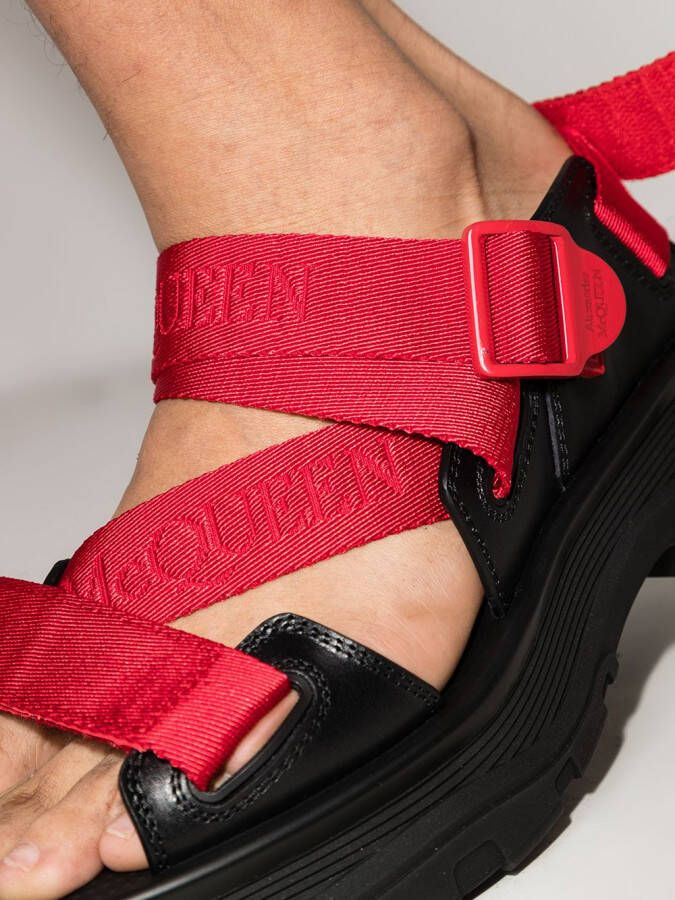 Alexander McQueen Tread sandalen met logoband Rood