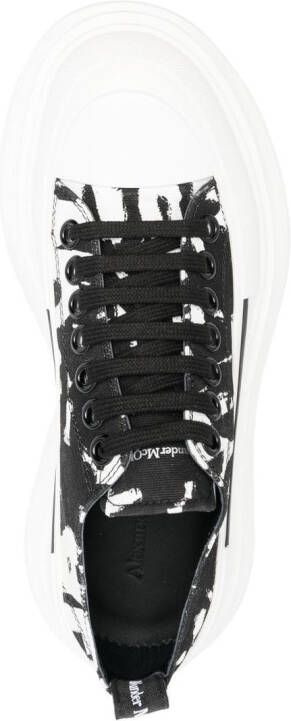 Alexander McQueen Tread sneakers met chunky zool Zwart