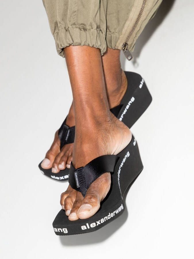 Alexander Wang Teenslippers met logoprint Zwart