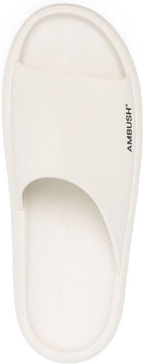 AMBUSH Slippers met logoprint Wit
