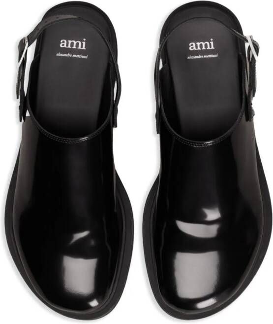 AMI Paris Lakleren sandalen Zwart