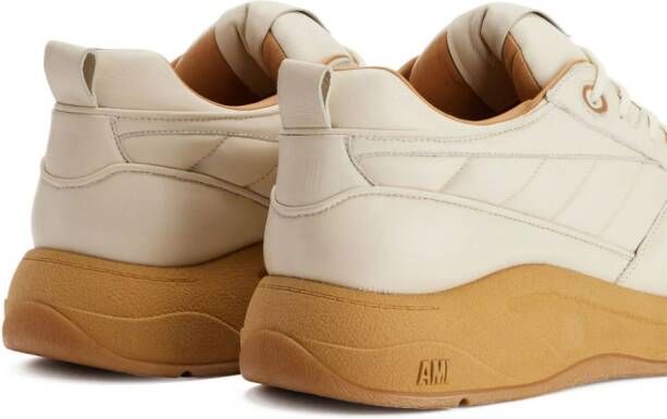 AMI Paris Sneakers met vlakken Beige