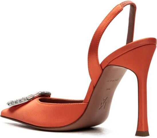 Amina Muaddi Camelia satijnen pumps Oranje