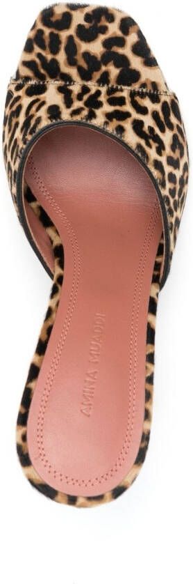 Amina Muaddi Sandalen met luipaardprint Beige