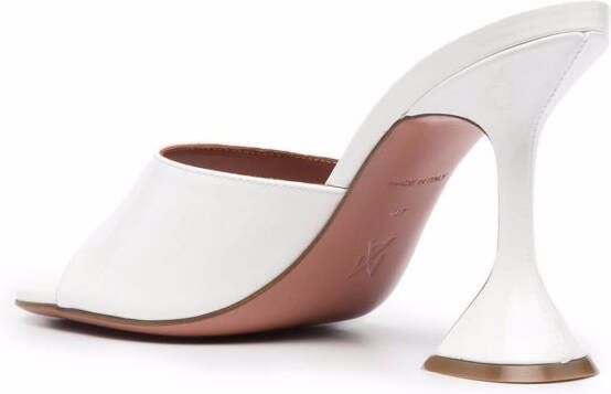 Amina Muaddi Slip-on sandalen Wit