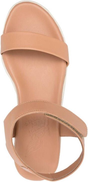 Ancient Greek Sandals Salamina sandalen met golfdetail Beige