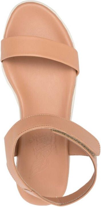 Ancient Greek Sandals Salamina sandalen met golfdetail Beige