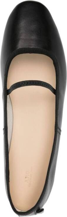 A.P.C. Leren ballerina's met ronde neus Zwart