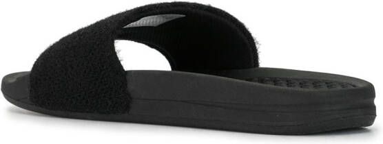 APL: ATHLETIC PROPULSION LABS Slippers met logo Zwart
