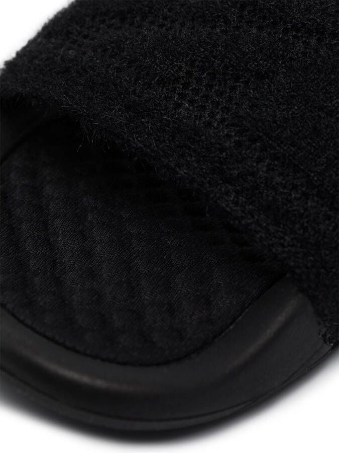 APL: ATHLETIC PROPULSION LABS TechLoom slip-on slippers Zwart