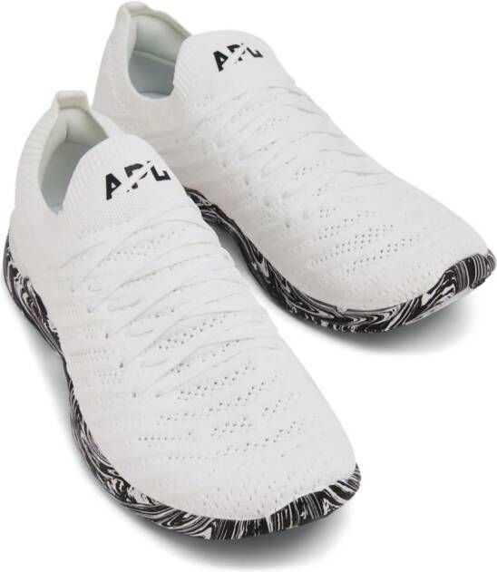 APL: ATHLETIC PROPULSION LABS Techloom Wave sneakers met logoprint Wit