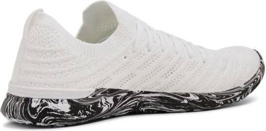 APL: ATHLETIC PROPULSION LABS Techloom Wave sneakers met logoprint Wit