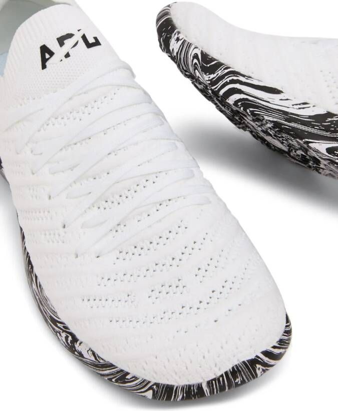 APL: ATHLETIC PROPULSION LABS Techloom Wave sneakers met logoprint Wit