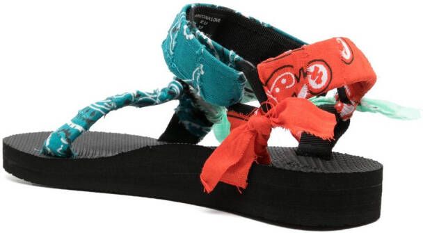 Arizona Love Trekky sandalen met bandanaprint Blauw