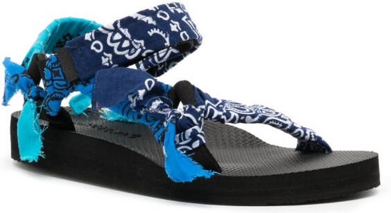 Arizona Love Trekky sandalen met bandanaprint Blauw