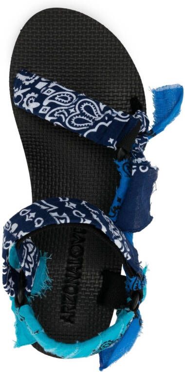 Arizona Love Trekky sandalen met bandanaprint Blauw