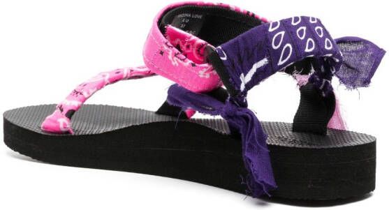 Arizona Love Trekky sandalen met bandanaprint Roze