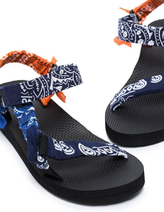 Arizona Love Trekky sandalen met bandanaprint Blauw