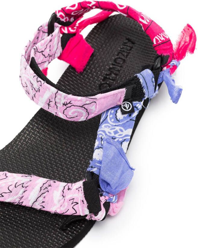 Arizona Love Trekky sandalen met bandanaprint Roze