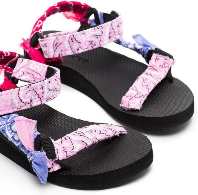 Arizona Love Trekky sandalen met bandanaprint Roze