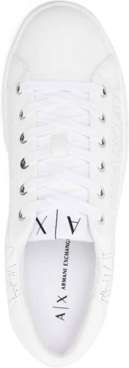 Armani Exchange Geperforeerde sneakers met logopatroon Wit