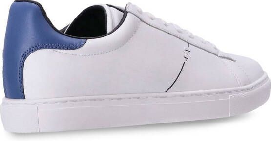 Armani Exchange logo-embossed low-top sneakers Wit