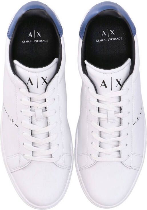 Armani Exchange logo-embossed low-top sneakers Wit