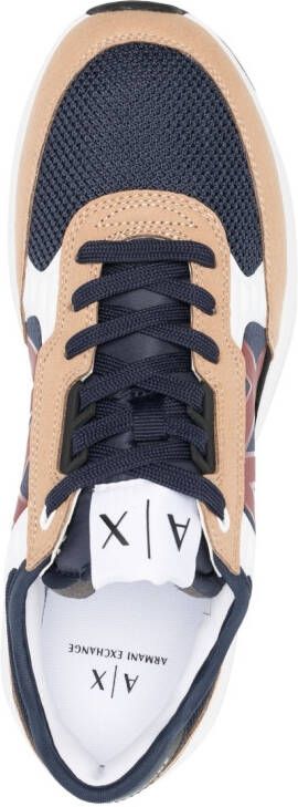 Armani Exchange Sneakers met logoprint Beige