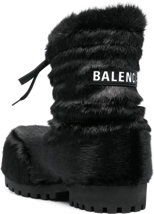 Balenciaga Alaska enkellaarzen van imitatiebont Zwart