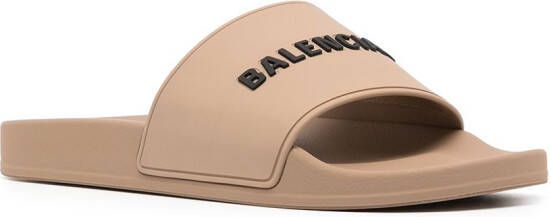 Balenciaga Badslippers met logo-reliëf Bruin
