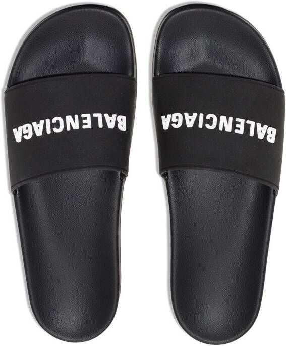 Balenciaga Badslippers met logo Zwart