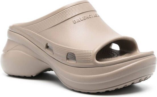 Balenciaga Pool Crocs™ sandalen Beige