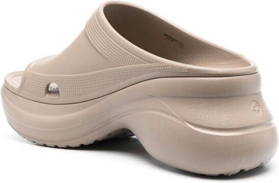 Balenciaga Pool Crocs™ sandalen Beige