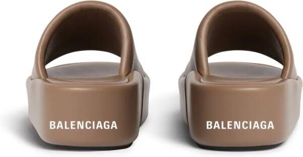 Balenciaga Rise slippers met plateauzool Beige